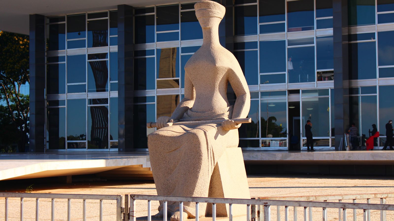 Estátua A Justiça, em frente ao Supremo Tribunal Federal