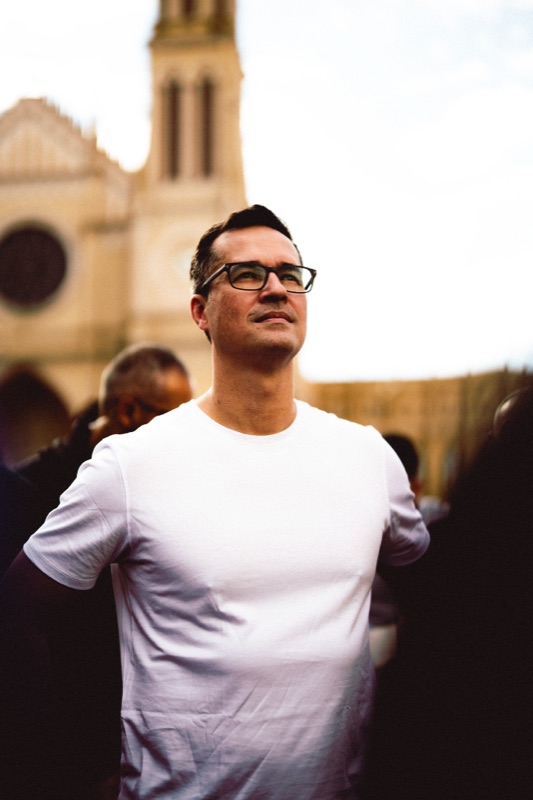 Deltan hoje, em frente à catedral, pré-candidato ao Senado pelo Paraná