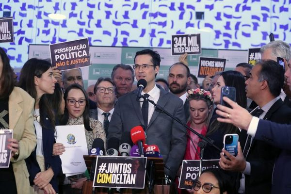 Deltan em coletiva pós-cassação
